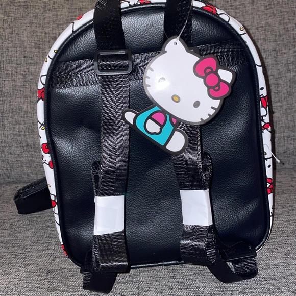 24HR DROP ⬇️ 4PC Hello Kitty Valentines Day Bundle - Picture 6 of 11